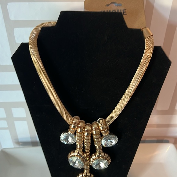 Gold Necklace Set - Picture 3 of 3